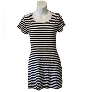 About Us Black and White short sleeve open back fitted mini dress